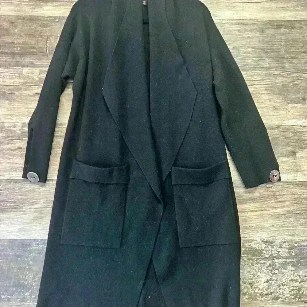 On twelfth black Womens cardigan sweater size small